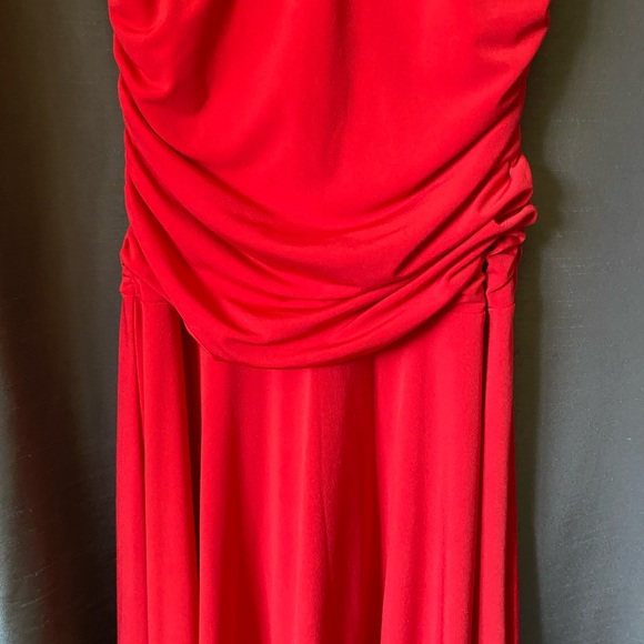 Stunning Red Dress - Picture 6 of 13